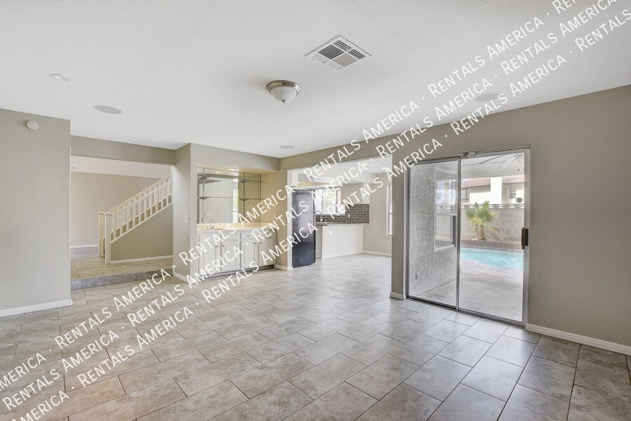Building Photo - 319 Simon Bolivar Dr