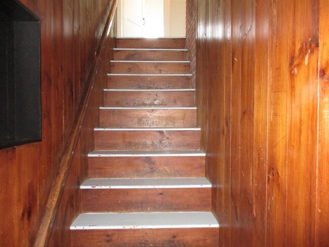 Building Photo - 48 Perkins Ln