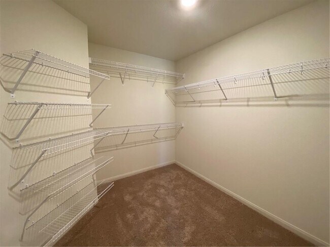 Building Photo - 401 Hyacinth Way