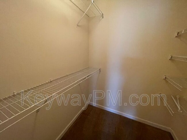 Building Photo - 189 Satomi Way