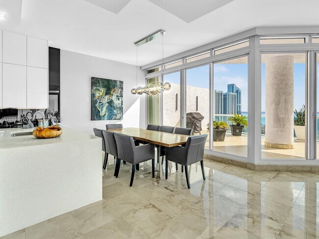 Building Photo - 16500 Collins Ave