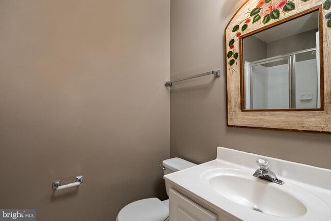 Building Photo - 1122 N Vernon St