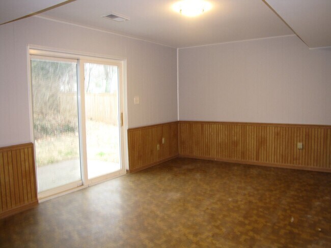 Building Photo - Renovated 4 level single family home in Ki...