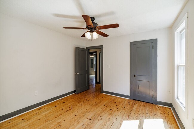 Building Photo - Beautiful Ranch Home in Prime Jefferson Location – Pet Friendly!