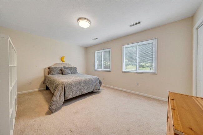 Building Photo - Comfort & Convenience in the Heart of Blacksburg