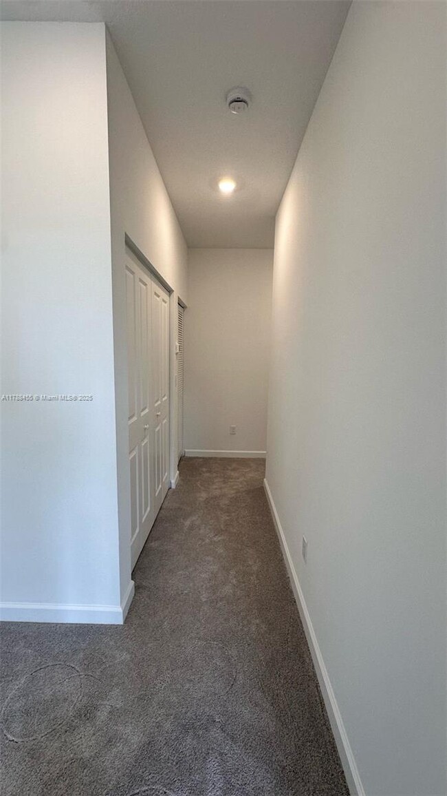 Building Photo - 4612 Hollister Ave