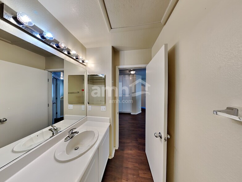 Building Photo - 1752 Quartz Landing Ave