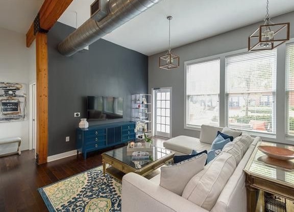 Building Photo - 2502 Live Oak St