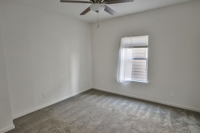 Building Photo - 1622 Dakota St