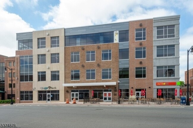 Primary Photo - 46 E Main St