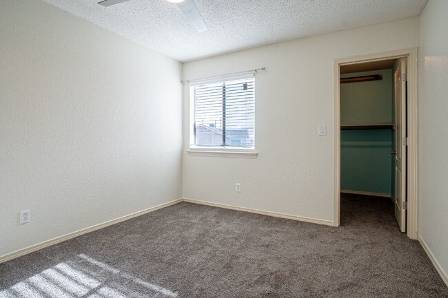 Building Photo - 7041 Falling Leaf Cir