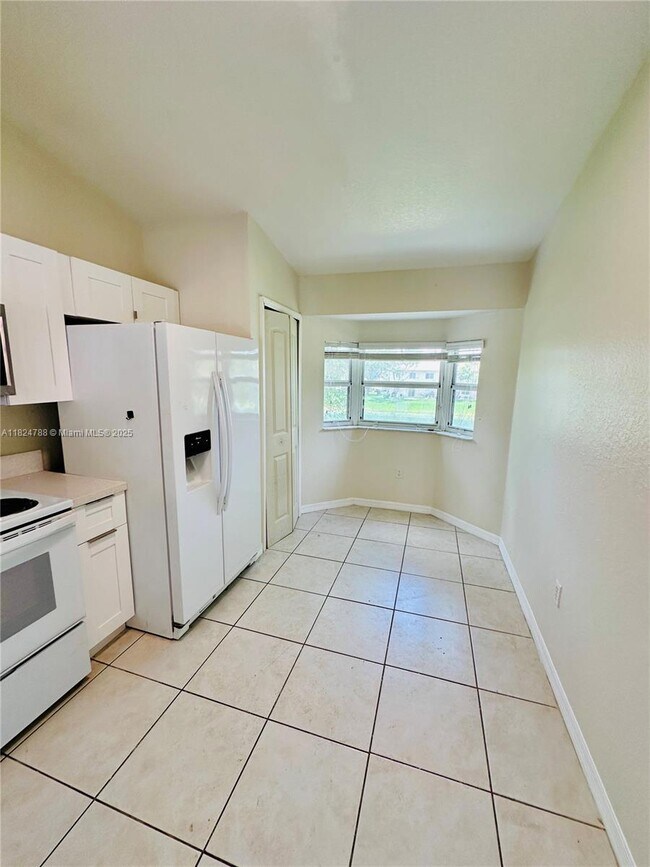Building Photo - 1251 SE 28th Ct