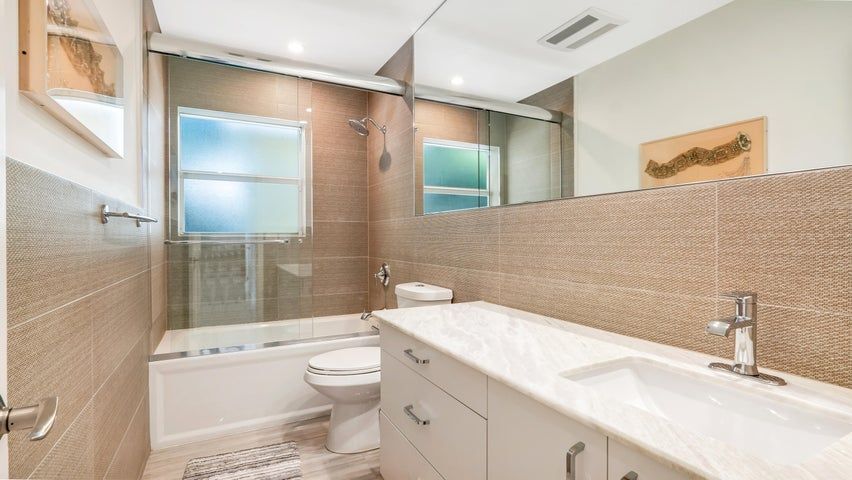 Building Photo - 831 Dover St