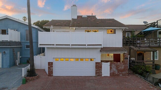 Building Photo - Ventura | Pierpont | 4 Bedroom + 3 Bathroom