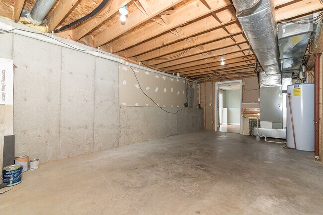 Building Photo - 214 Eagle Way
