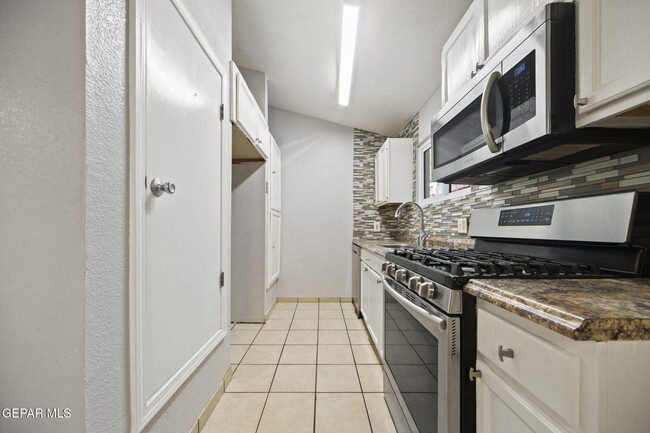 Building Photo - 11049 Marisma Ct