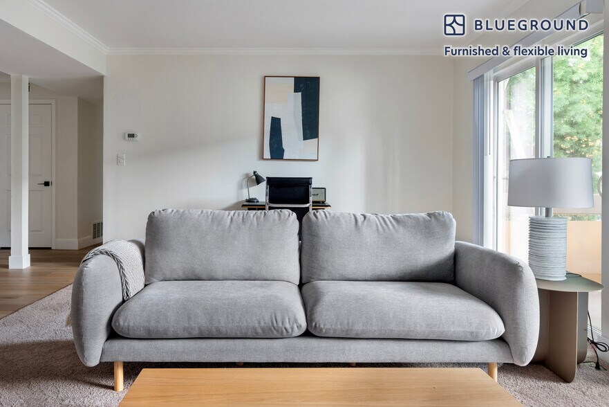 Building Photo - 141 Wellesley Cres