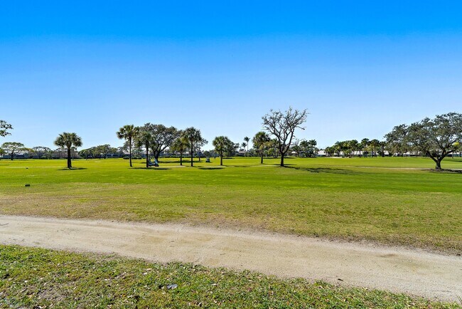 Building Photo - 18213 SE Fairview Cir