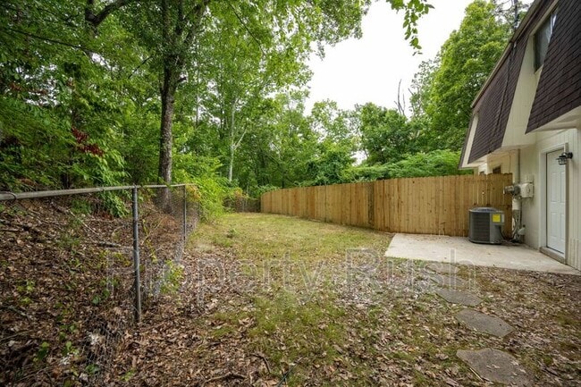 Building Photo - 2323 Green Forest Dr