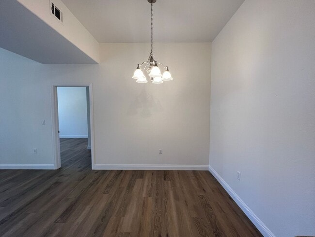 Building Photo - Beautifully remodeled 3 bedroom 2 bathroom downstairs condo right next to the pool!!