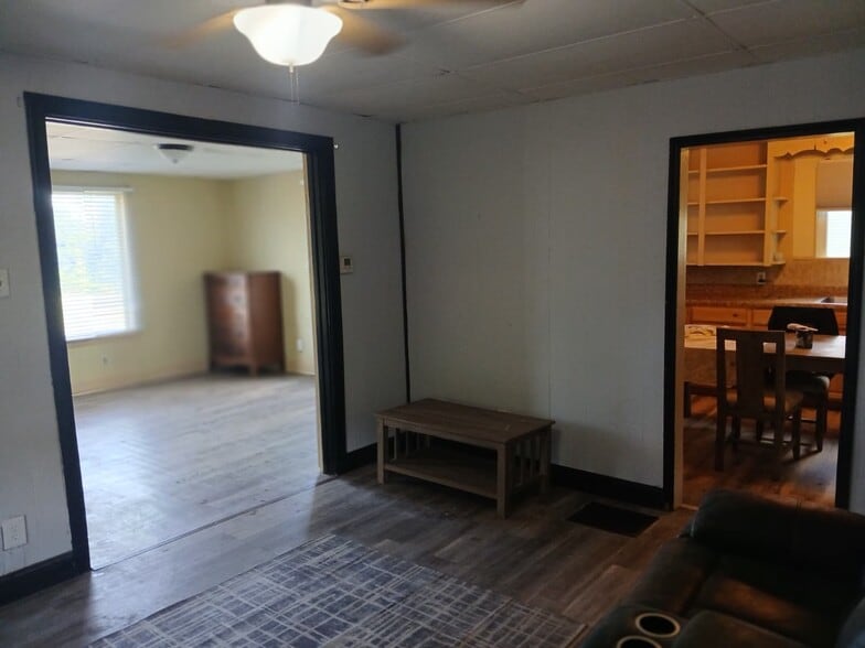 Building Photo - 935 Morgan Ave