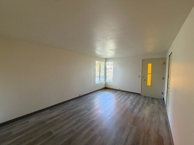 Building Photo - 2506 Jeppesen Acres Rd