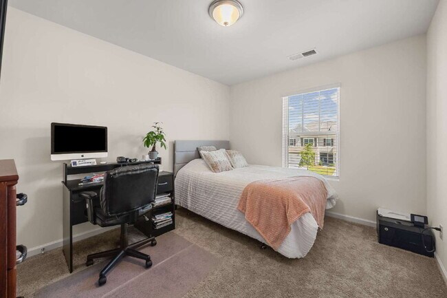 Building Photo - "Charming 3-Bed Townhouse with Granite Touches & Garage in Concord!"