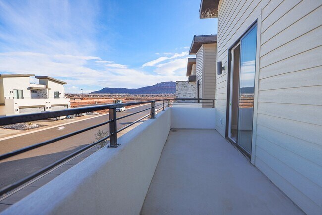 Building Photo - Crimson Park Town Home.