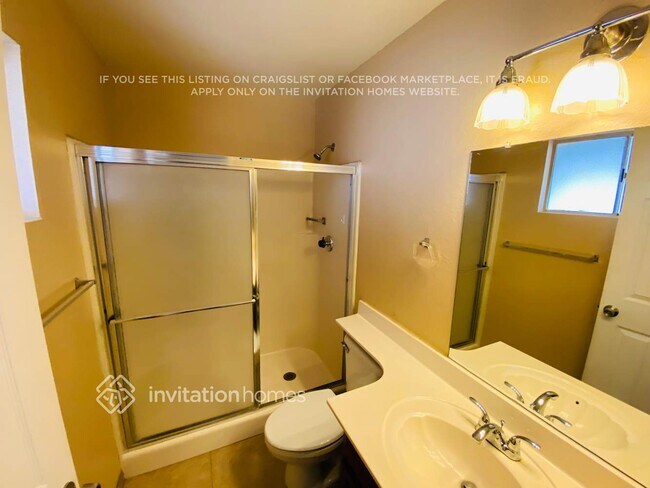 Building Photo - 4712 E Carson Rd