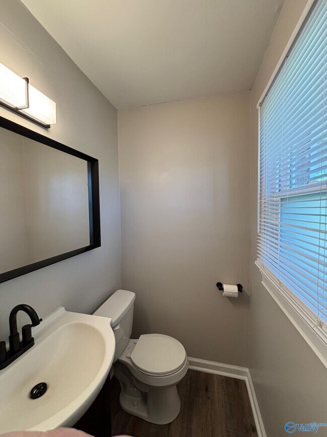 Building Photo - 2803 Hester Ln NW