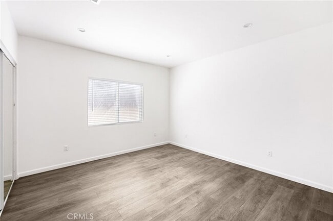 Building Photo - 7044 White Oak Ave