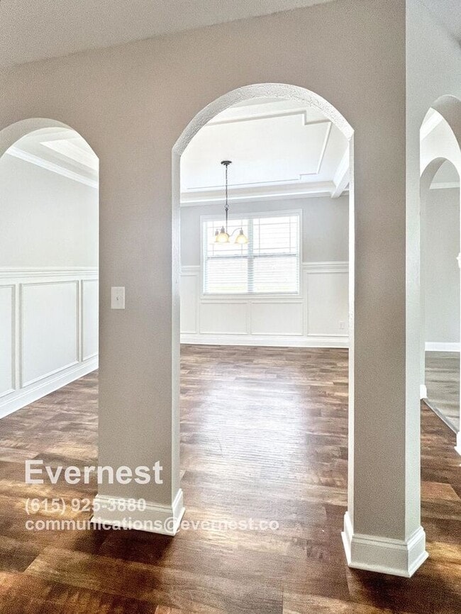 Building Photo - Spacious and Bright 4-Bedroom Home with Mo...