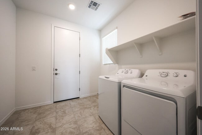 Building Photo - 7695 W Smoketree Dr