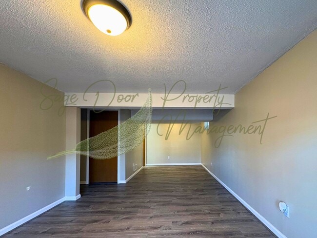 Building Photo - 1016-1018 SW Kingscross Rd