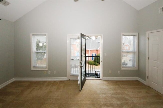 Building Photo - 1354 Brookhaven Village Cir NE