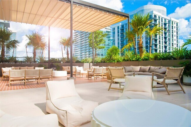 Building Photo - 11 NE 6th St