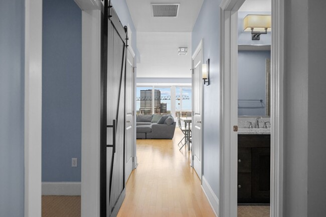 Building Photo - 400 W North St