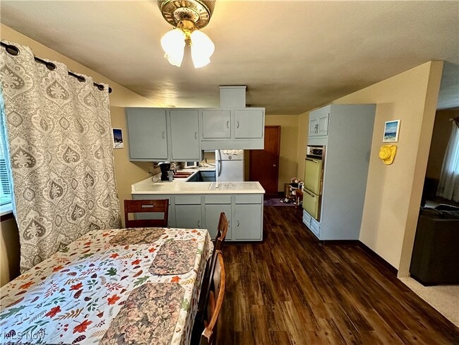 Building Photo - 1370 W Vine St