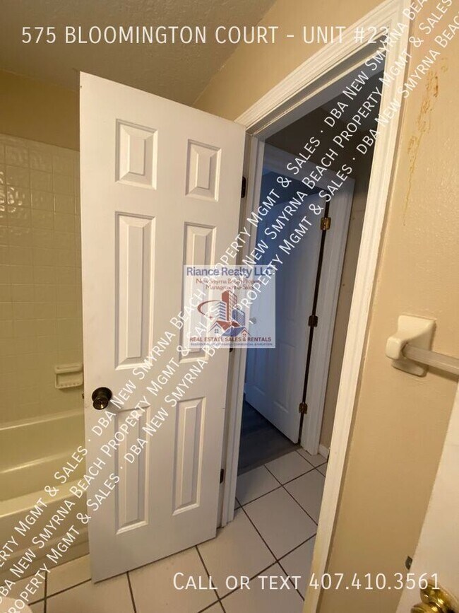 Building Photo - 575 Bloomington Ct