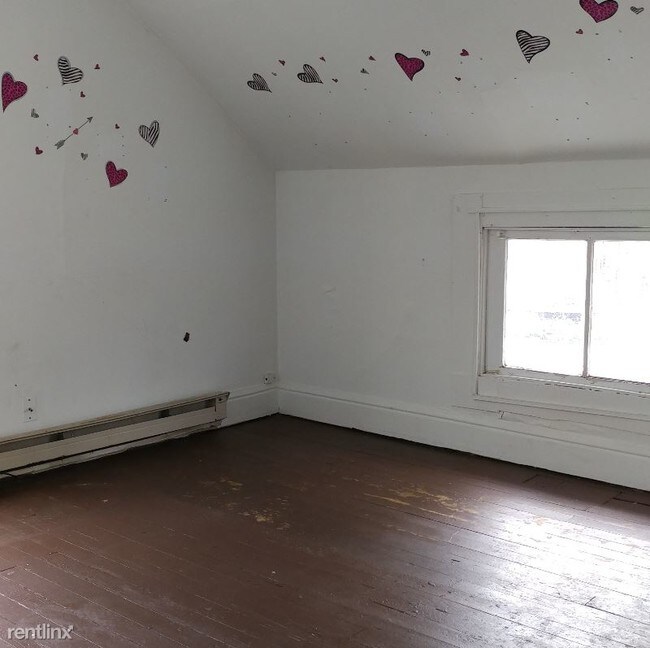 Building Photo - 2 br, 1 bath Apartment - 323 1/2 Sherman St