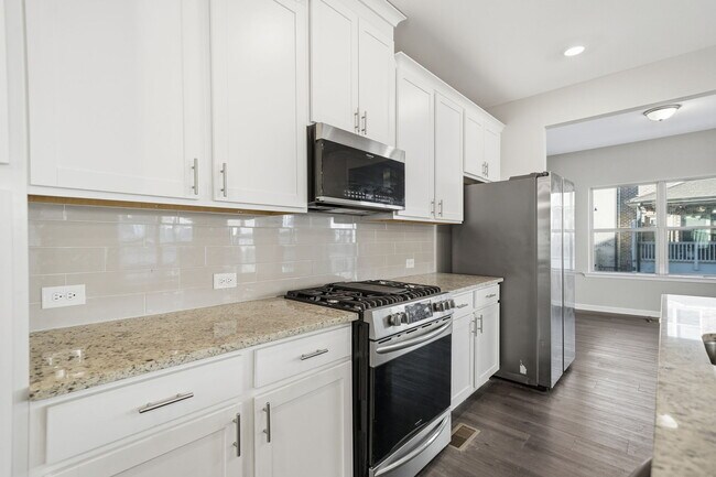 Building Photo - 318 Commons Ave