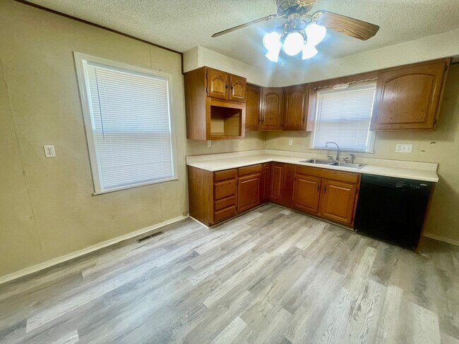 Building Photo - 1710 South Ave