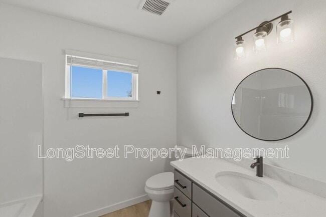 Building Photo - 810 S 19th St