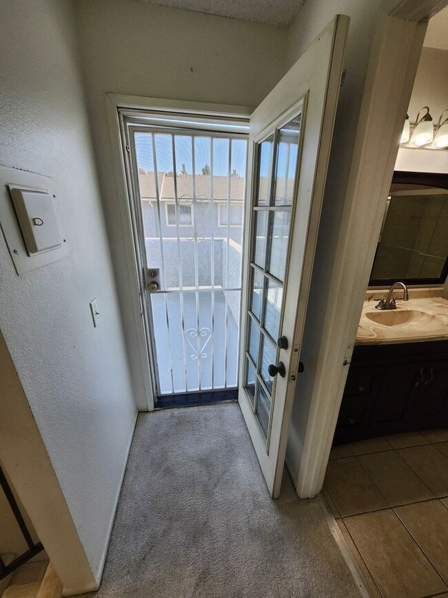 Building Photo - 3-Story Condo in West Covina