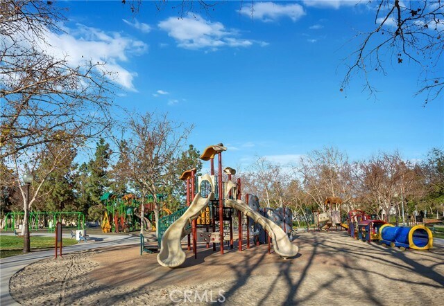 Building Photo - 23 Paulownia