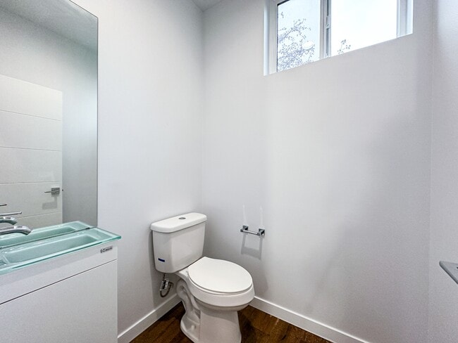 Building Photo - 1767 16th Ave S