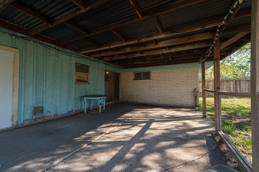 Building Photo - 1719 Austin St