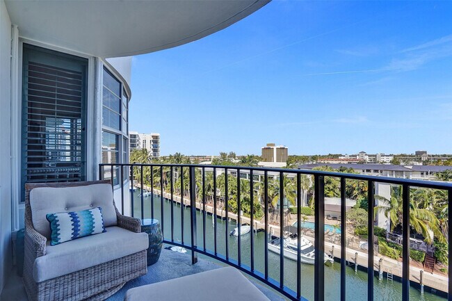 Building Photo - 3051 NE 48th St