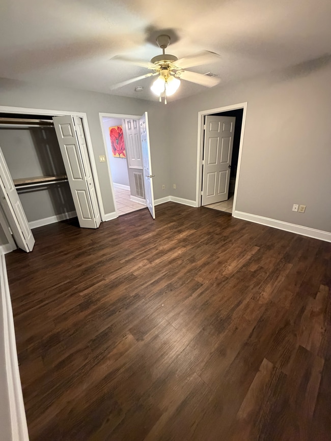 Building Photo - Crystal Lake Apartments