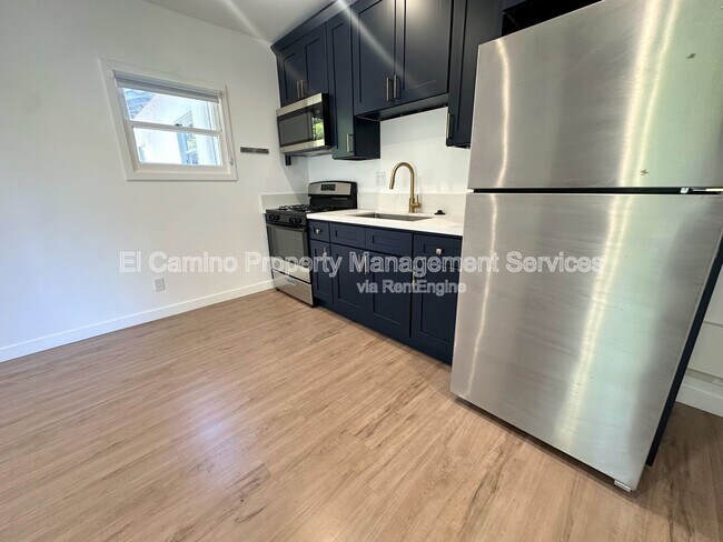 Building Photo - 425 E Wellington Ave